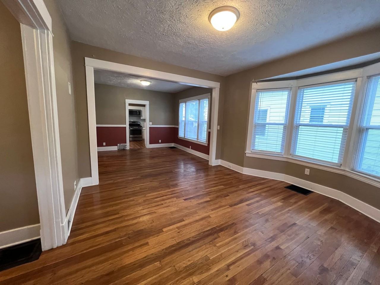 1040 Powers Ave Nw - Photo 7 of 50