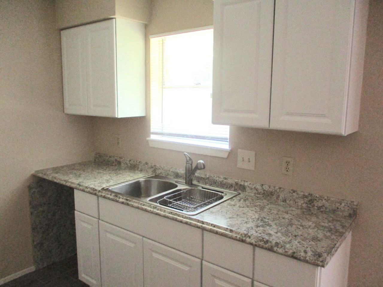 23119 Banquo Dr - Photo 4 of 12