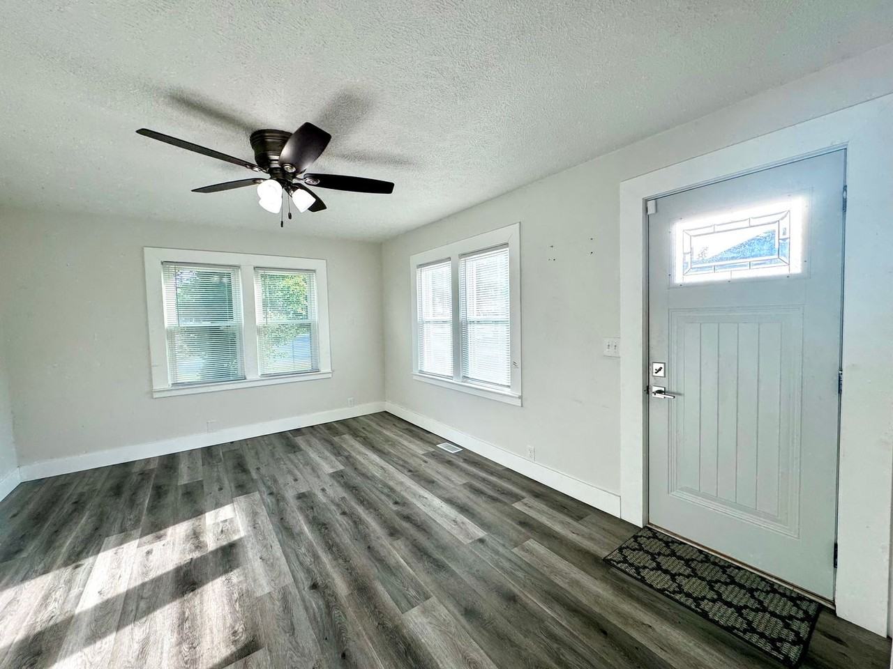 1401 S Brown Ave - Photo 2 of 16
