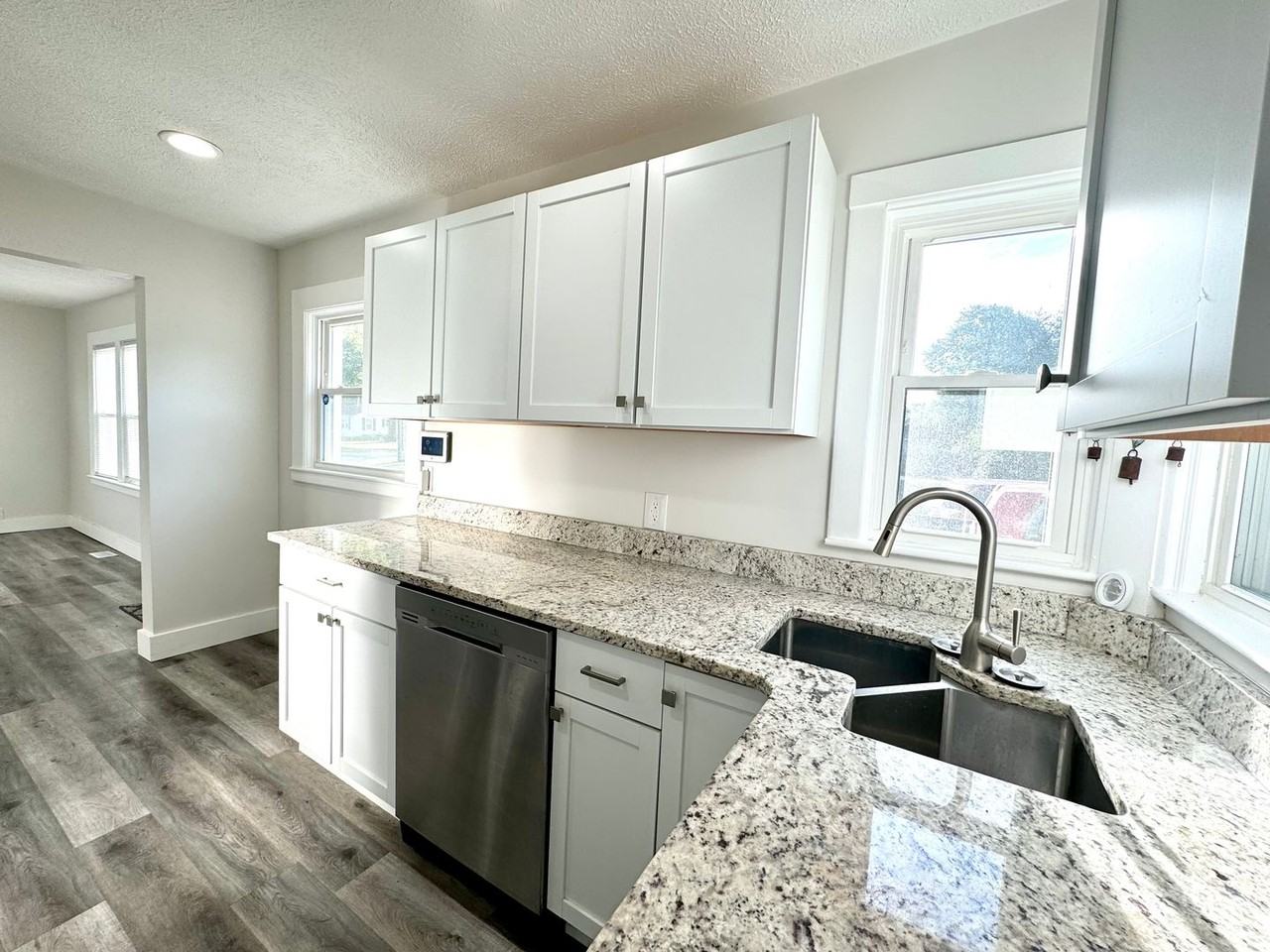 1401 S Brown Ave - Photo 3 of 16
