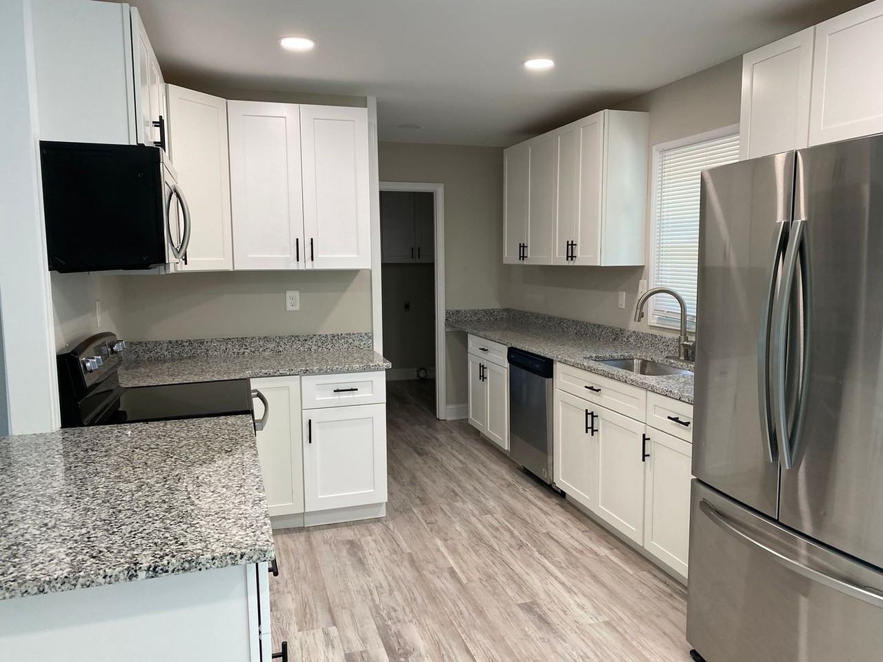 204 Moritz Rd - Photo 5 of 16