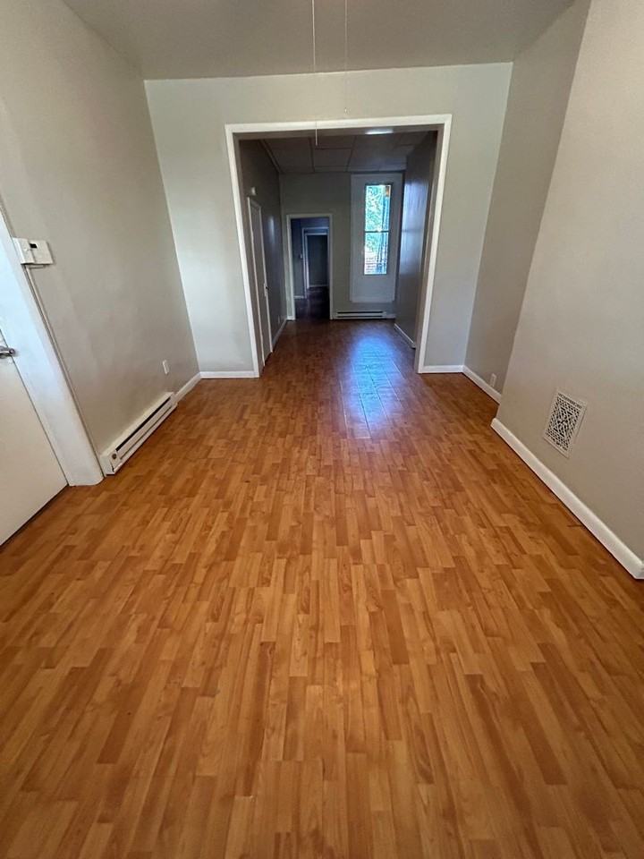 516 W Tilghman St - Photo 2 of 8