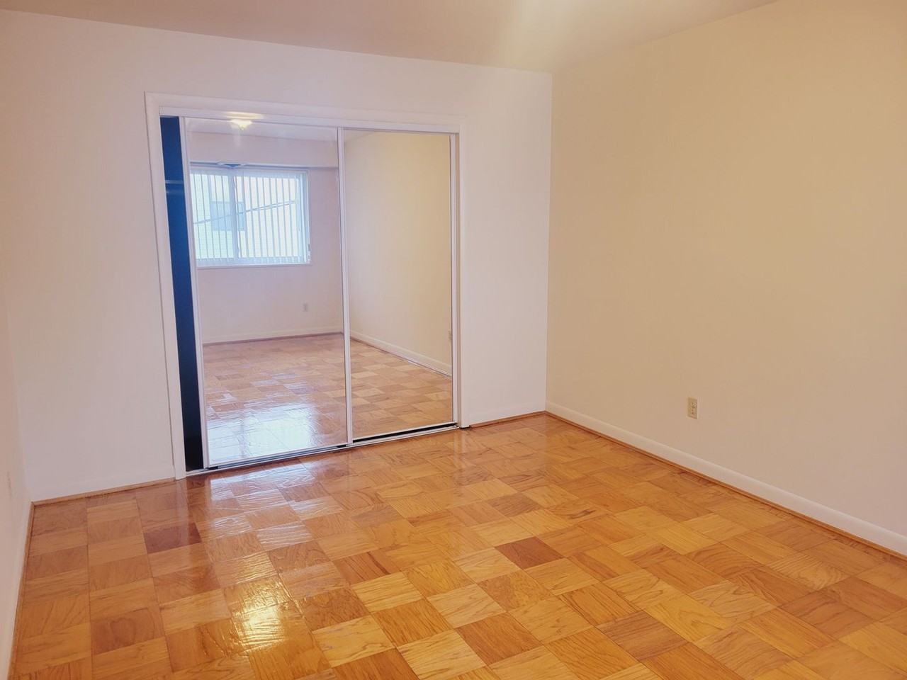 Columbia Courts/4300 Associates - Photo 7 of 9