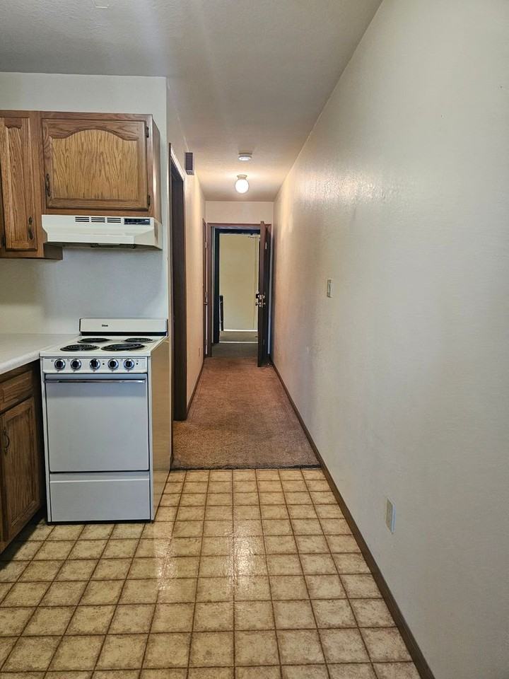 180 S Main St - Photo 2 of 7