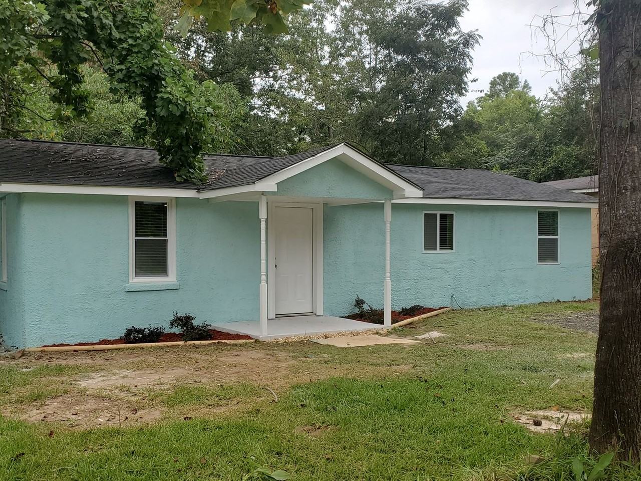155 Circle Dr - Photo 3 of 11