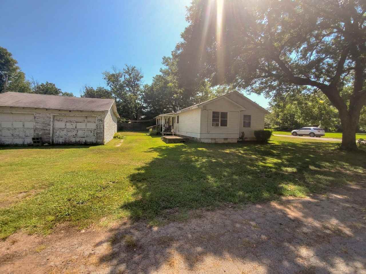 1030 W Wood St - Photo 2 of 27