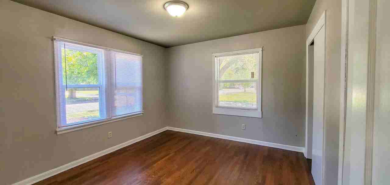 1030 W Wood St - Photo 4 of 27