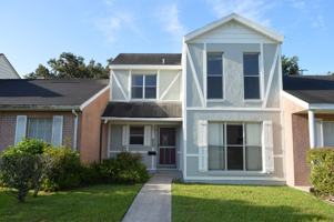 featured image of 611 W Oak Terrace Dr