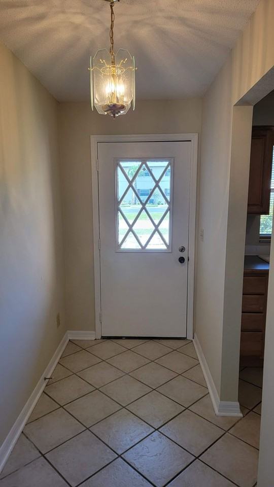 611 W Oak Terrace Dr - Photo 2 of 22