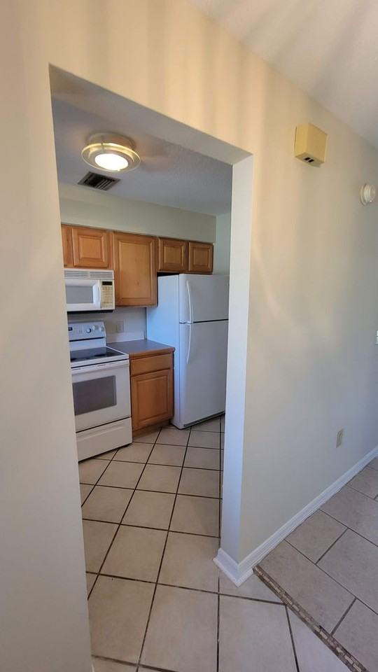 611 W Oak Terrace Dr - Photo 3 of 22