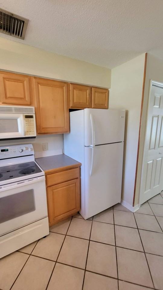611 W Oak Terrace Dr - Photo 5 of 22