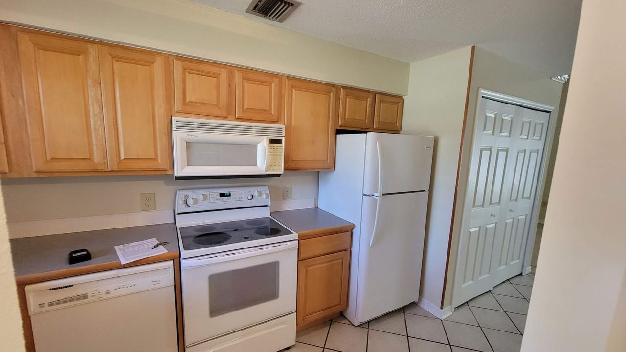 611 W Oak Terrace Dr - Photo 6 of 22