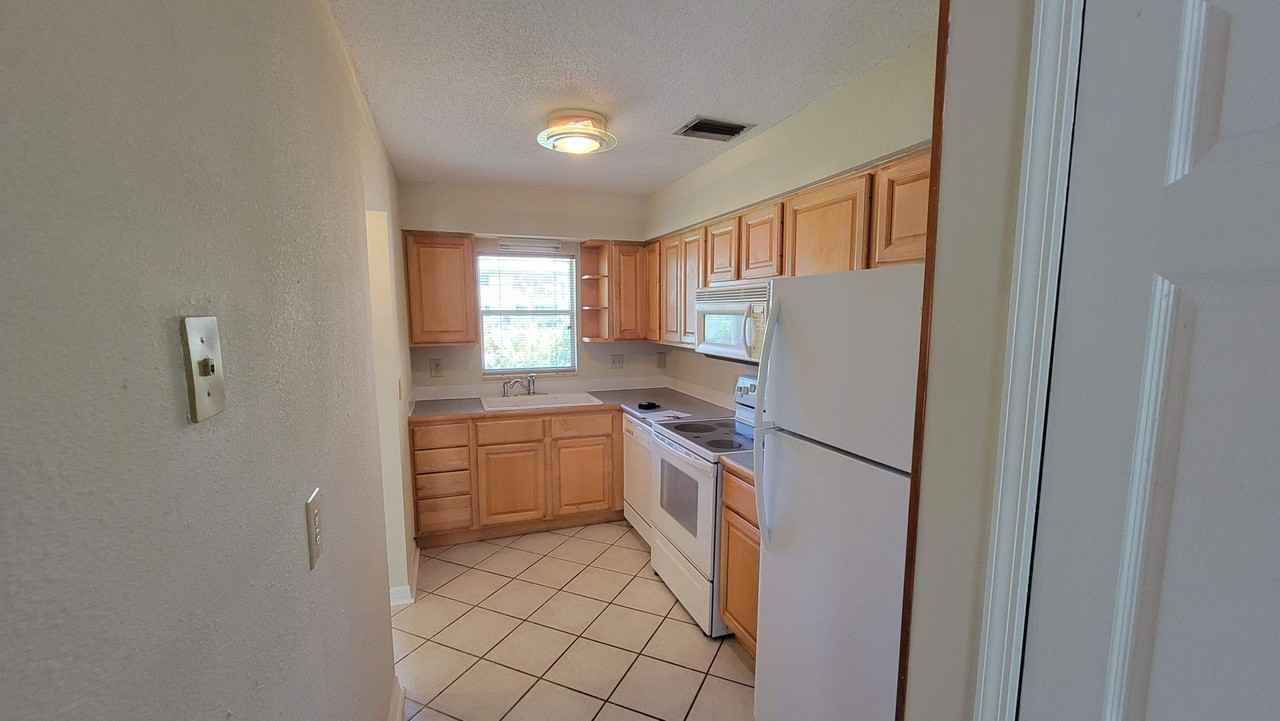 611 W Oak Terrace Dr - Photo 7 of 22