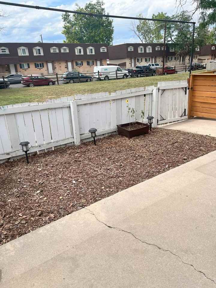 1414 Julian St - Photo 4 of 15
