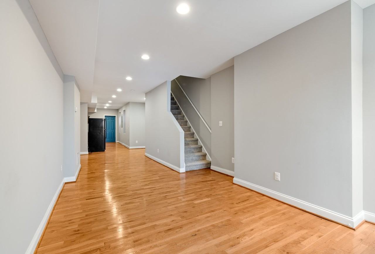 450 N Patterson Park Ave - Photo 3 of 21