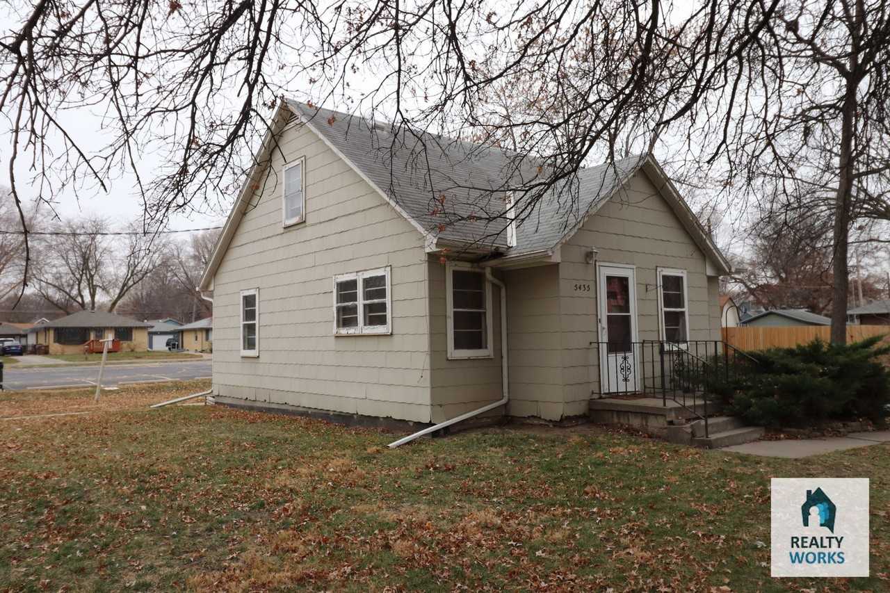 5435 Gladstone St - Photo 2 of 18