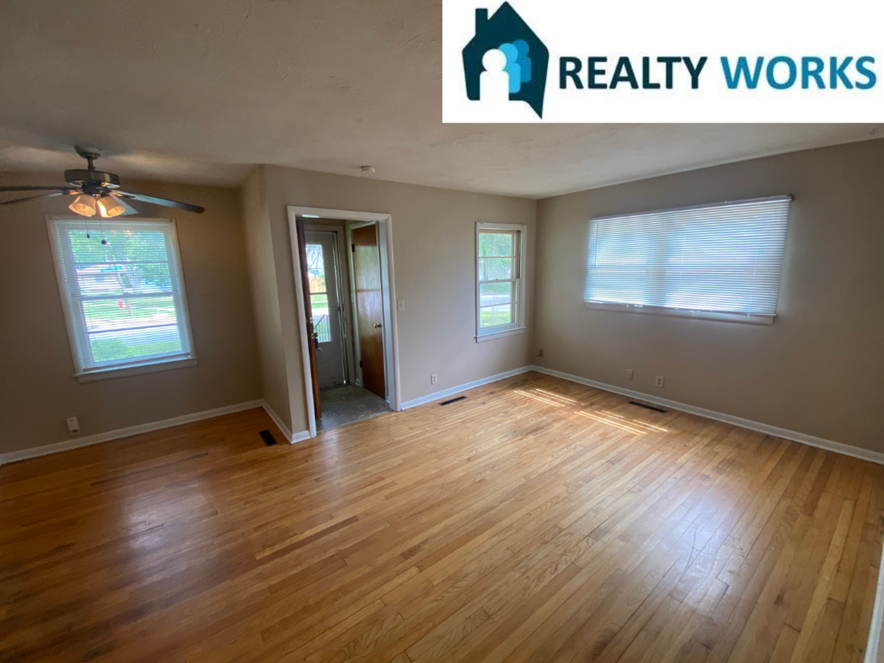 5435 Gladstone St - Photo 3 of 18