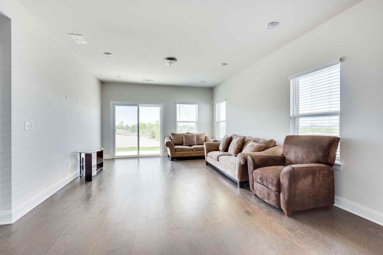 4364 Skyridge Dr - Photo 6 of 33