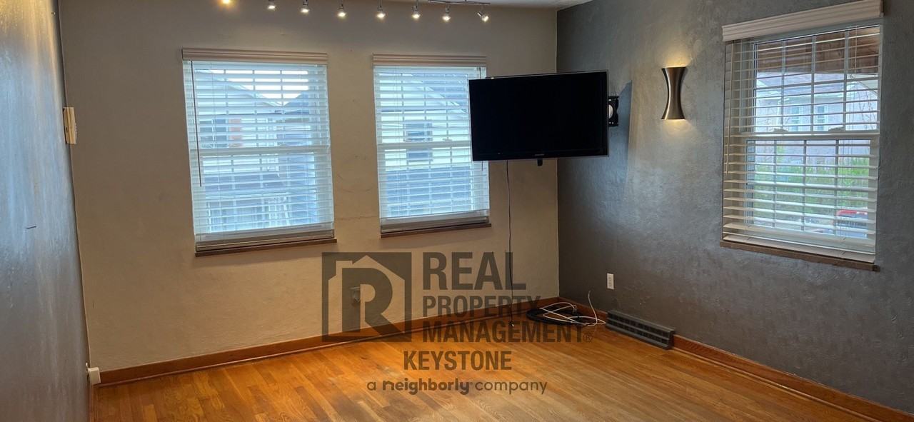 240 W 10th Ave - Photo 3 of 26