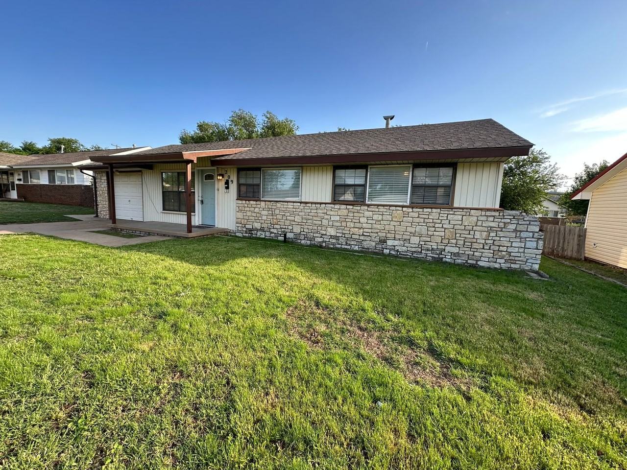 209 Gill Dr - Photo 3 of 27
