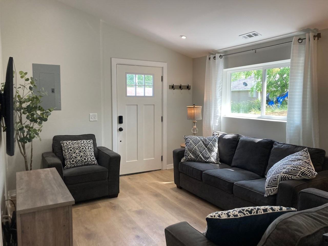 815 College St - Photo 7 of 16