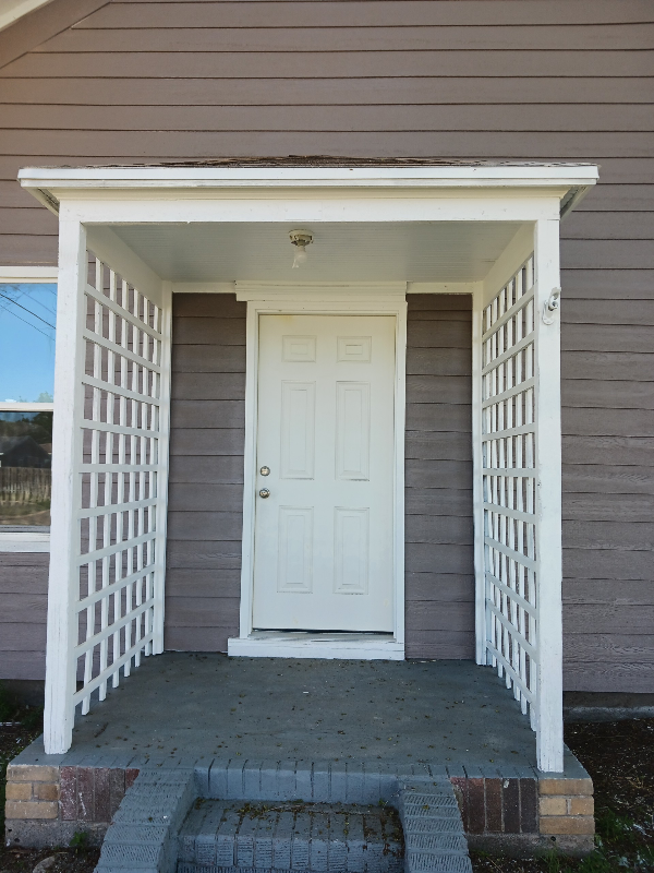 614 N Oak St - Photo 2 of 9