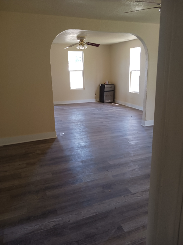 614 N Oak St - Photo 3 of 9