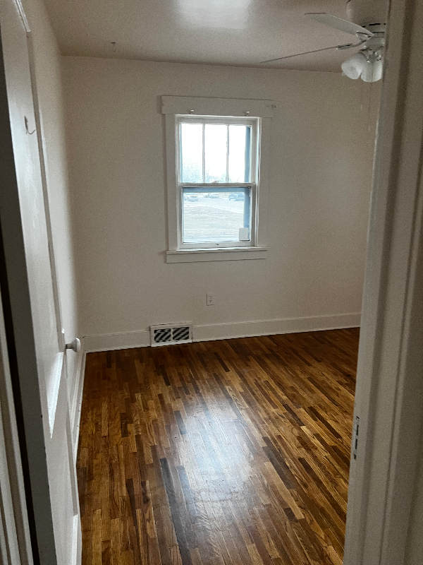 603 E 10th St - Photo 3 of 9