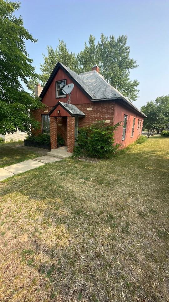 911 2nd Ave Ne - Photo 3 of 32