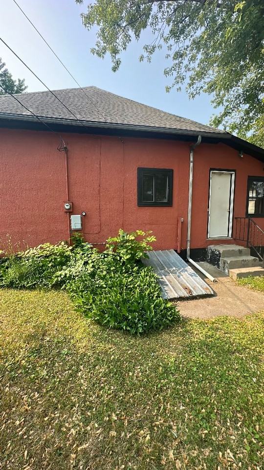 911 2nd Ave Ne - Photo 6 of 32