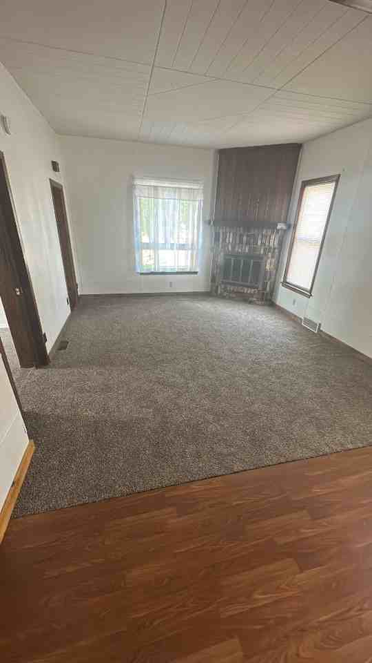 911 2nd Ave Ne - Photo 5 of 32