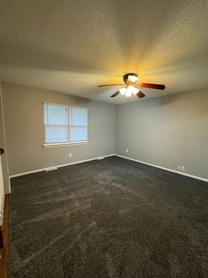 300 Ne Westwind Dr #A - Photo 2 of 15