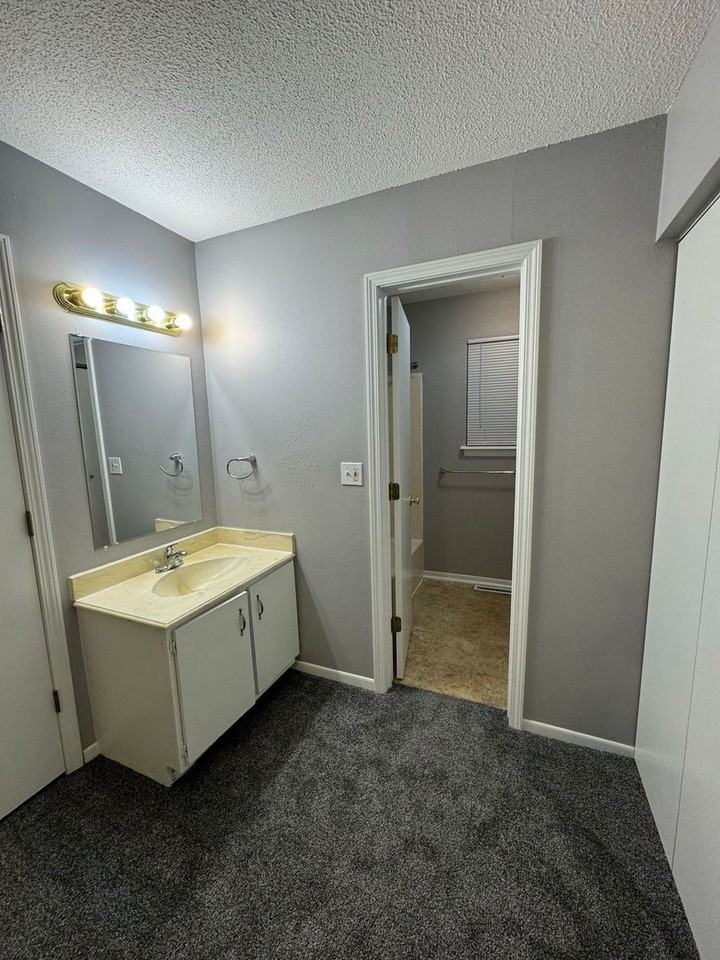 300 Ne Westwind Dr #A - Photo 7 of 15