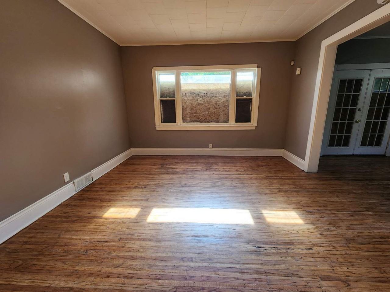 869 Jefferson Ave - Photo 3 of 17