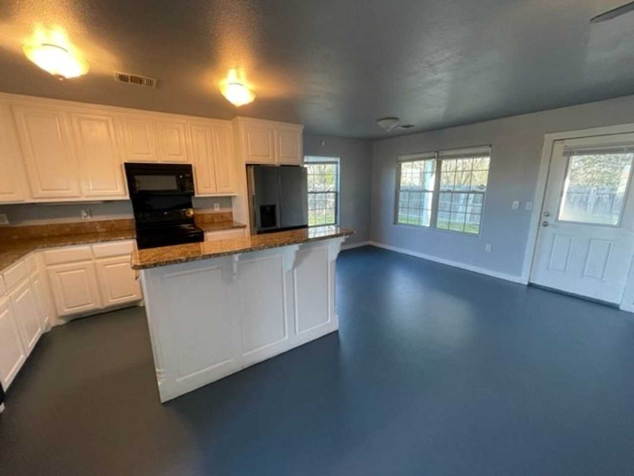 2420 S 12th St - Photo 6 of 16