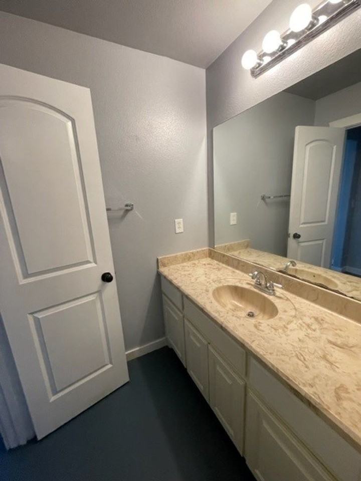 2420 S 12th St - Photo 7 of 16