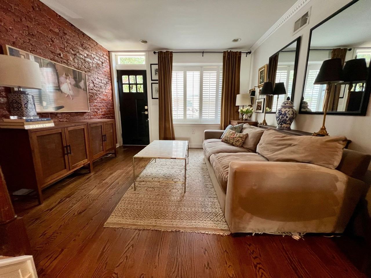 748 N Judson St - Photo 3 of 27