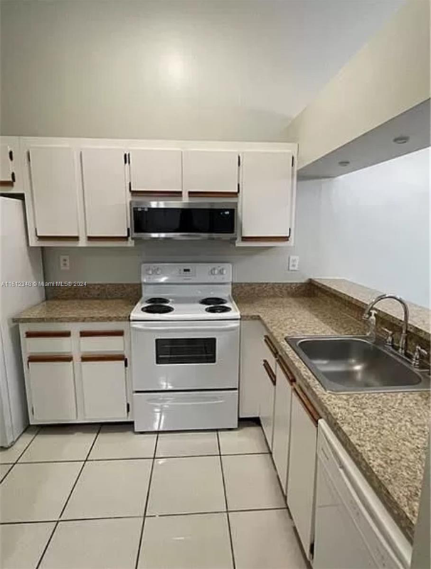 18246 Mediterranean Blvd - Photo 4 of 4