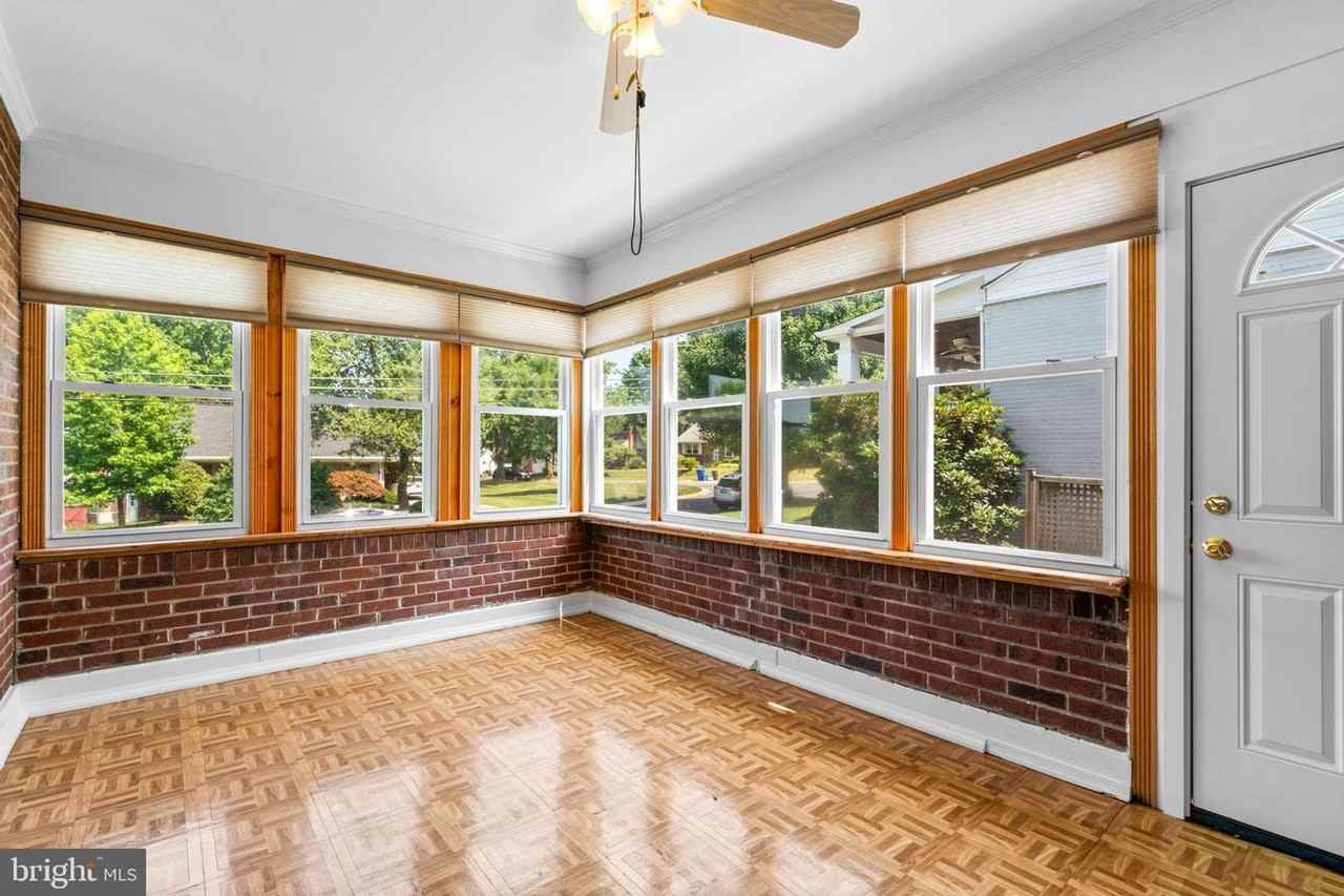 9212 Chanute Dr - Photo 2 of 5