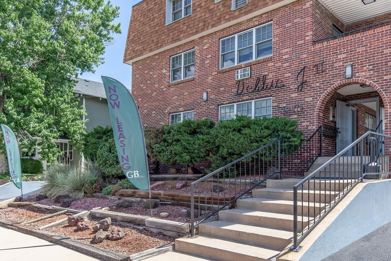 Debbie J II - Photo 2 of 16