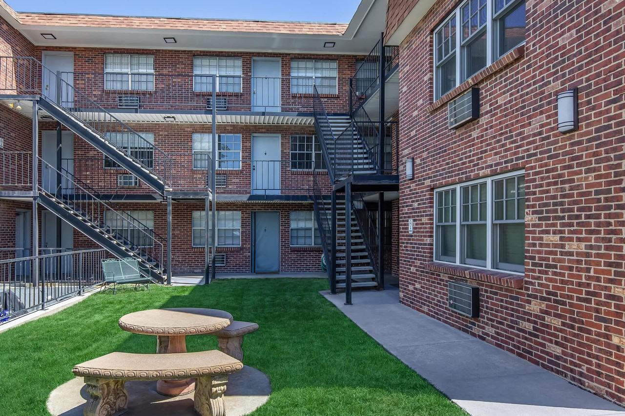 Debbie J II - Photo 3 of 16