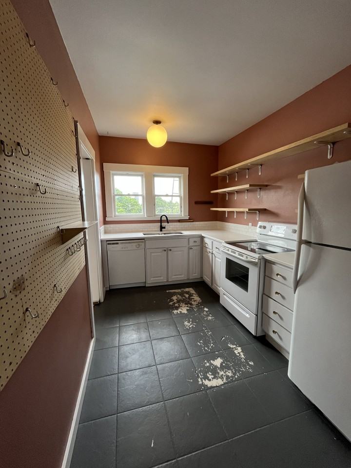 2127 Nw Irving St #305 - Photo 7 of 32