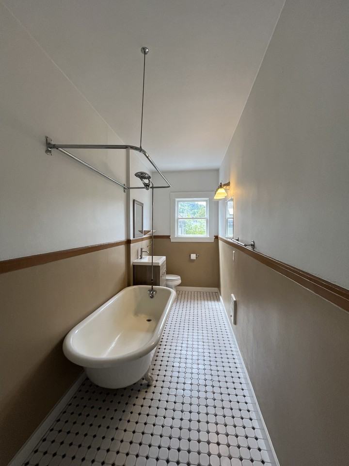 2127 Nw Irving St #305 - Photo 7 of 20