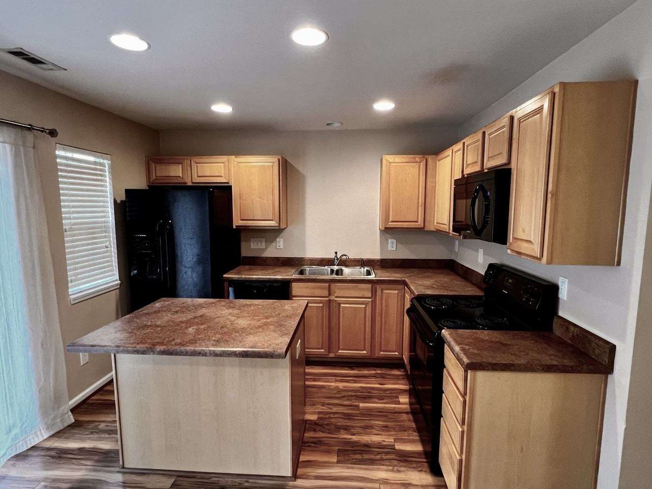 3569 Draycott Ave #3569 - Photo 5 of 18