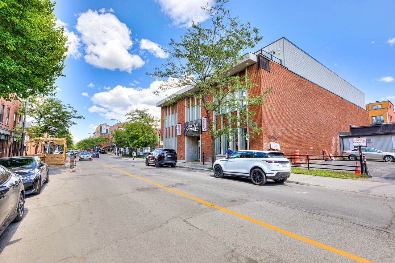 Notre Dame West - Photo 2 of 4