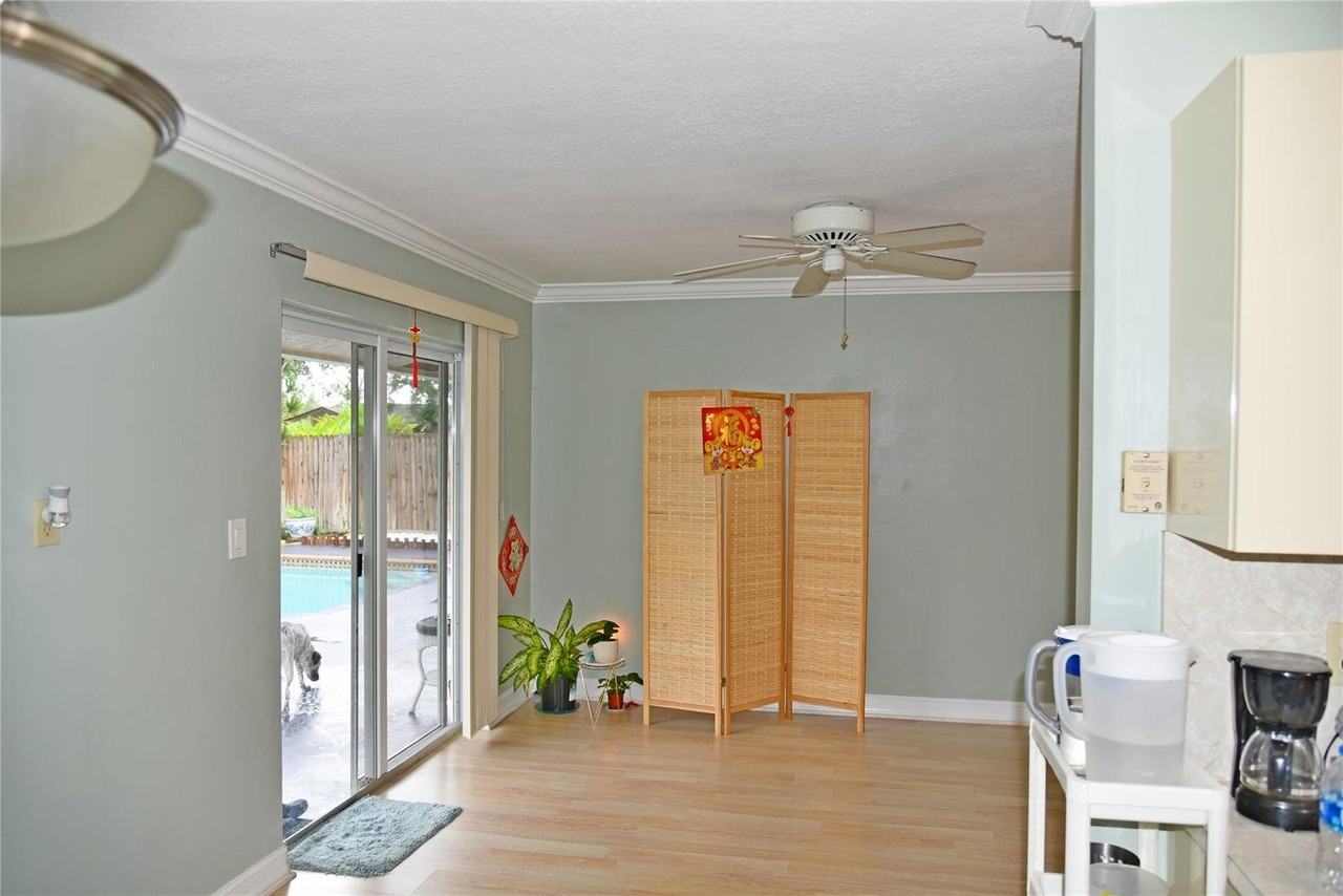 10405 Sw 52nd St - Photo 2 of 8