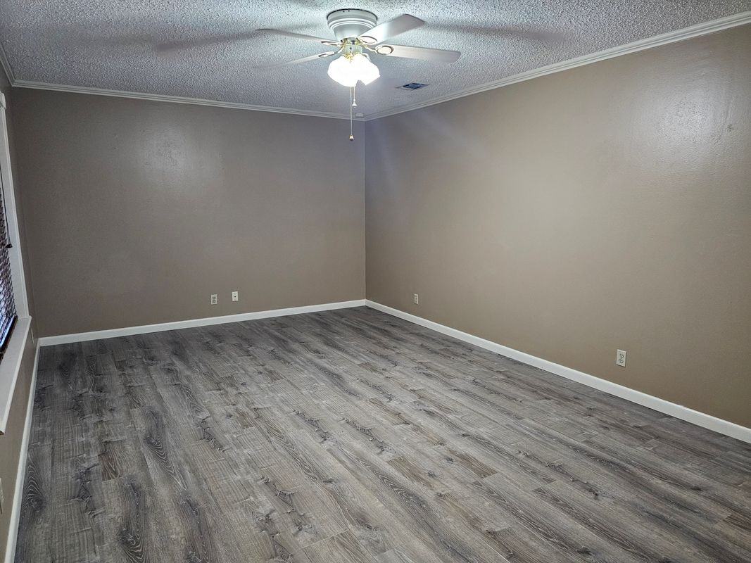 1504 Webb St - Photo 2 of 17