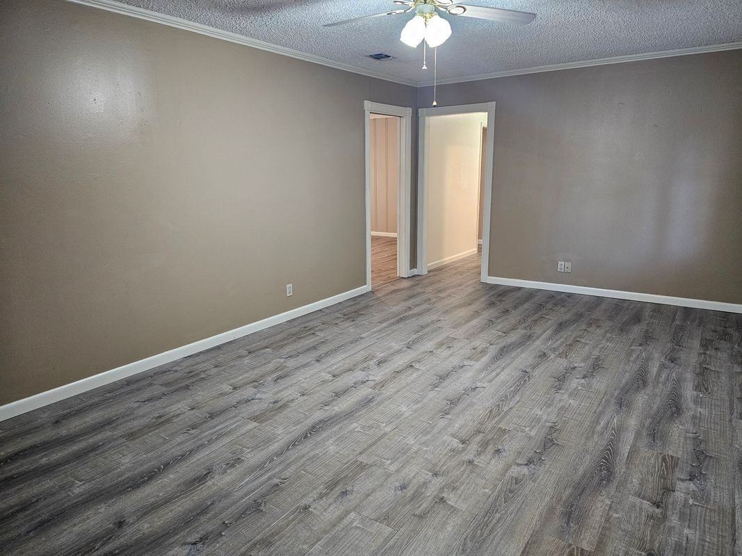 1504 Webb St - Photo 3 of 17