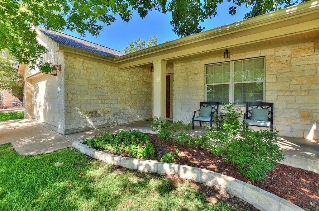 2532 Saint James Pl - Photo 2 of 28