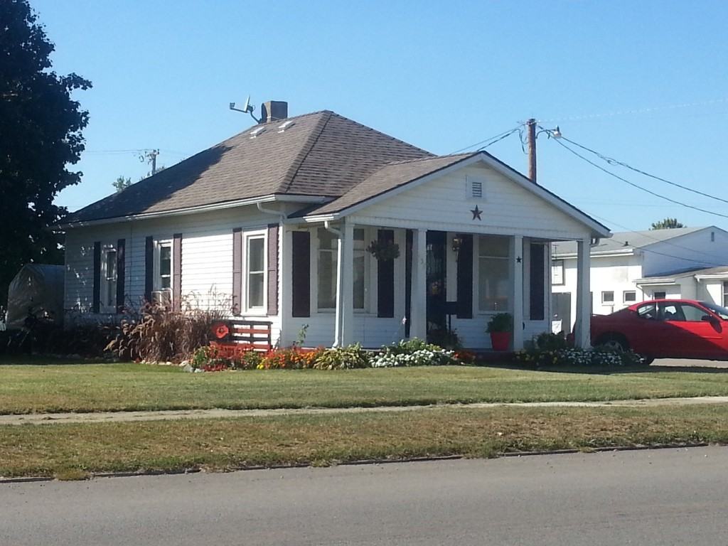 958 N Main St - Photo 3 of 10